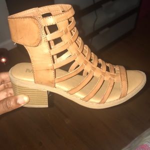 Little girls sandal with heel